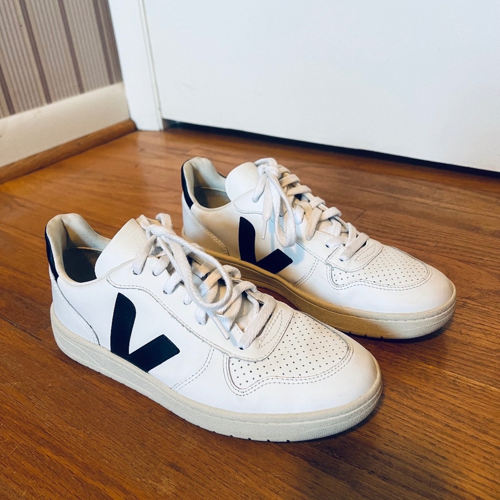 Veja V-10 Sneakers White/Black Size 8 women (EU 39)